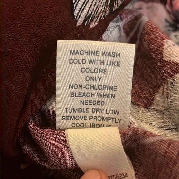 Mudd Floral Maroon‎ Croptop Size Large - Picture 6 of 6